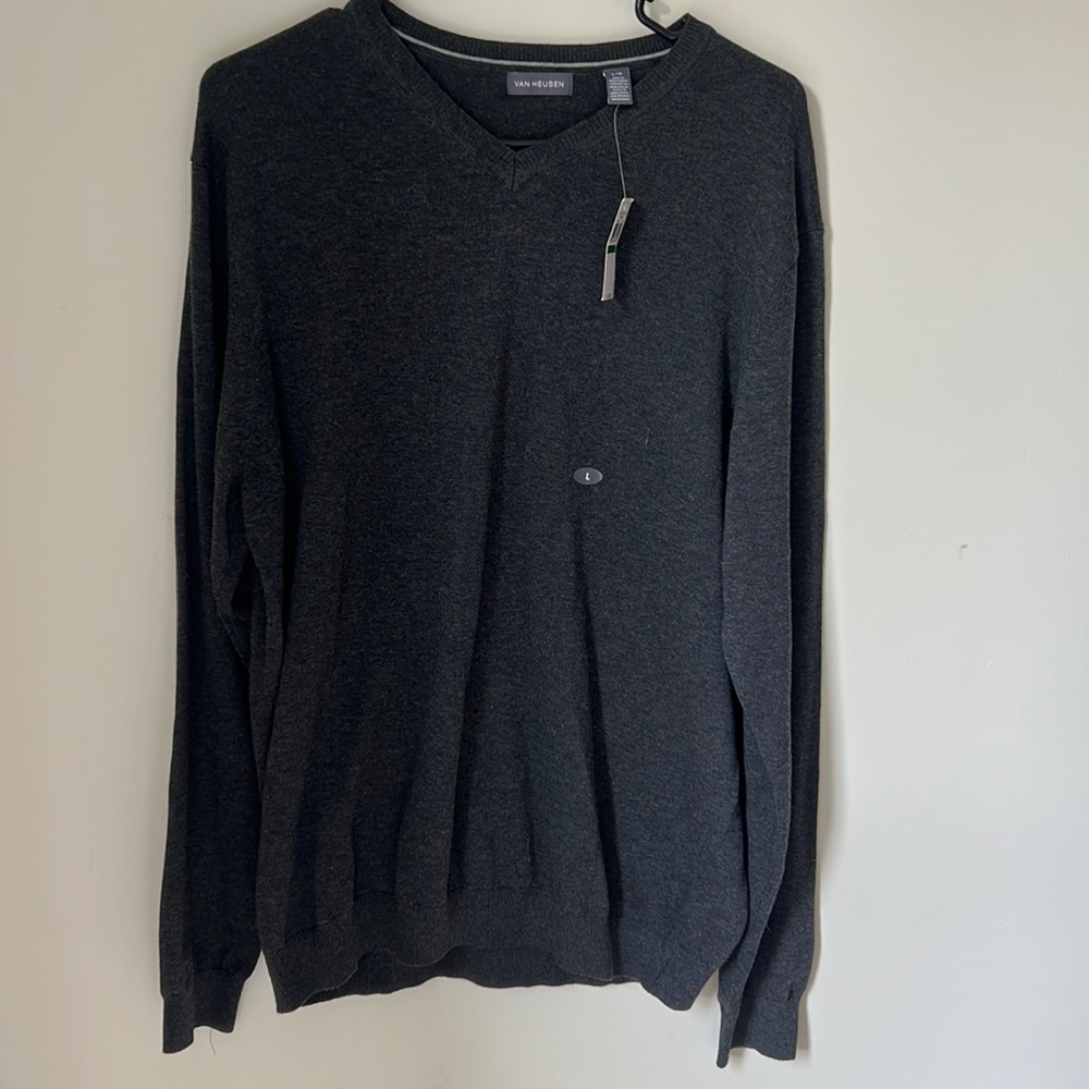 NWT Men’s Van Heusen V-neck Sweater